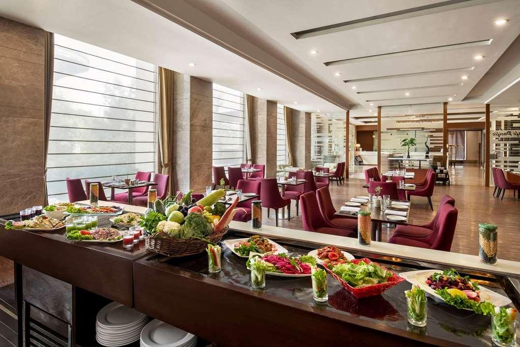 รามาดา บาย วินด์แฮม นิวเดลี ปิตัมปุระ Hotel ร้านอาหาร รูปภาพ